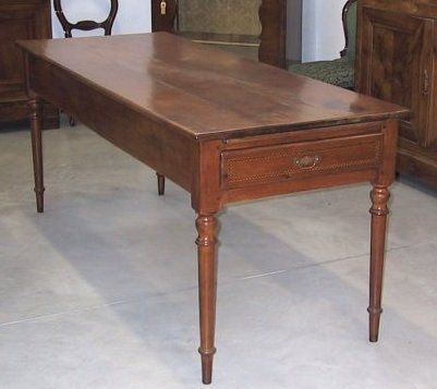 Table / Bureau en merisier massif, première moitié du 19e siècle.